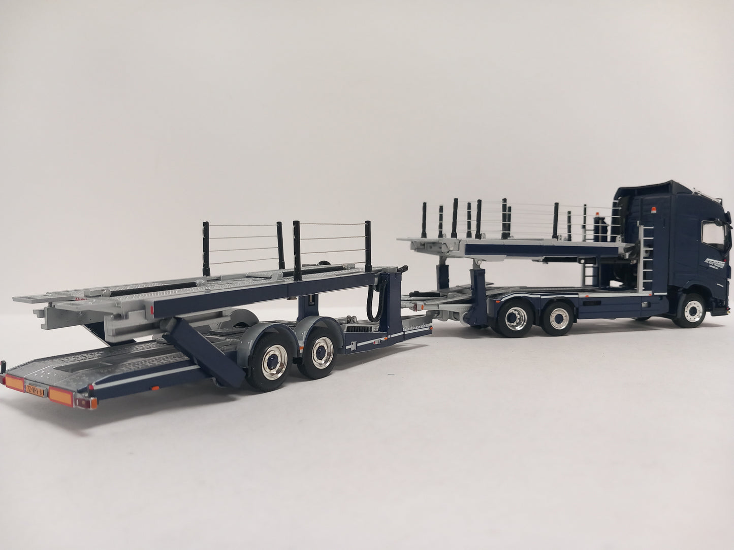 WSI 01-4527 ATG AUTOTRANSPORT - VOLVO