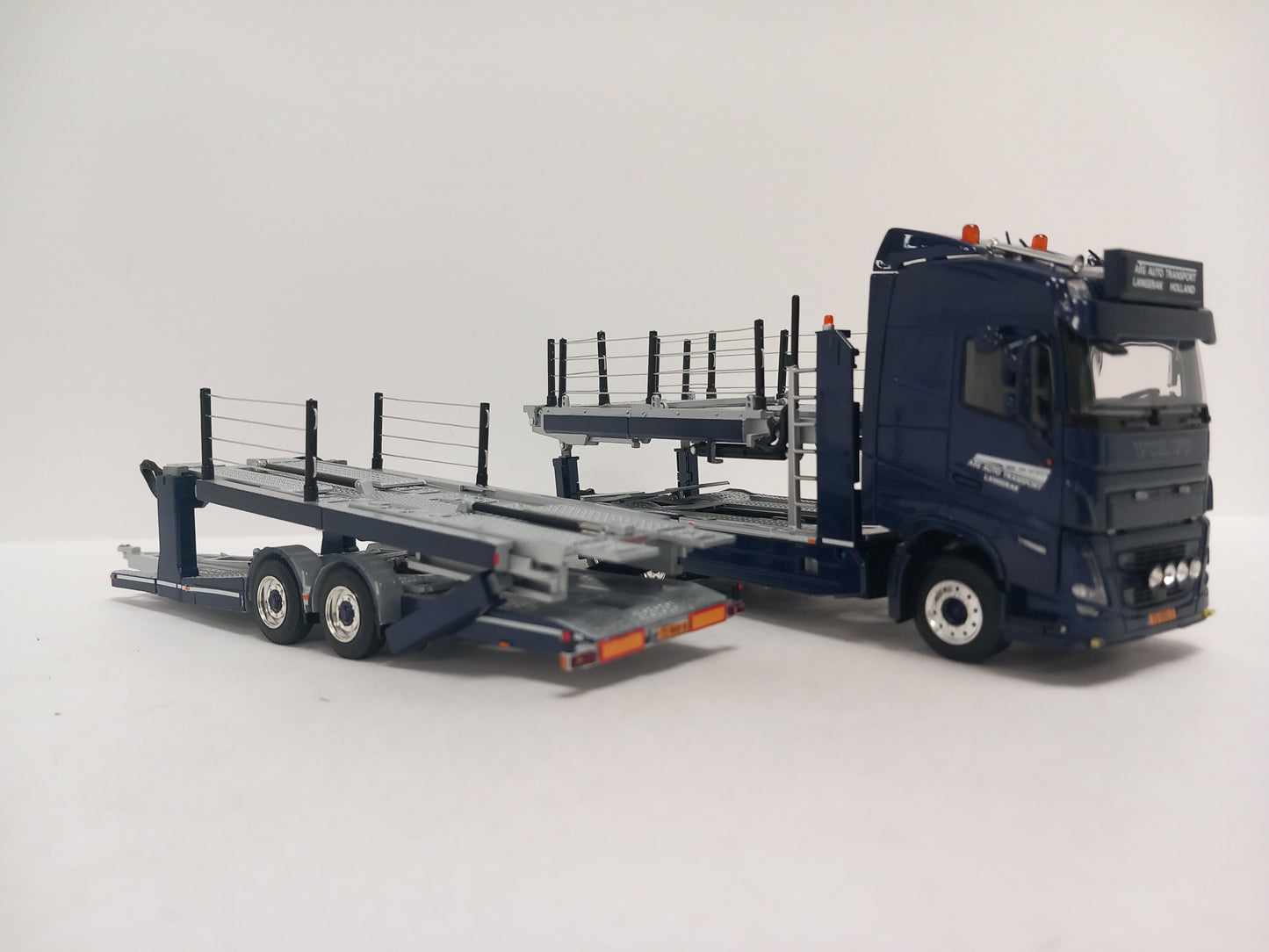WSI 01-4527 ATG AUTOTRANSPORT - VOLVO
