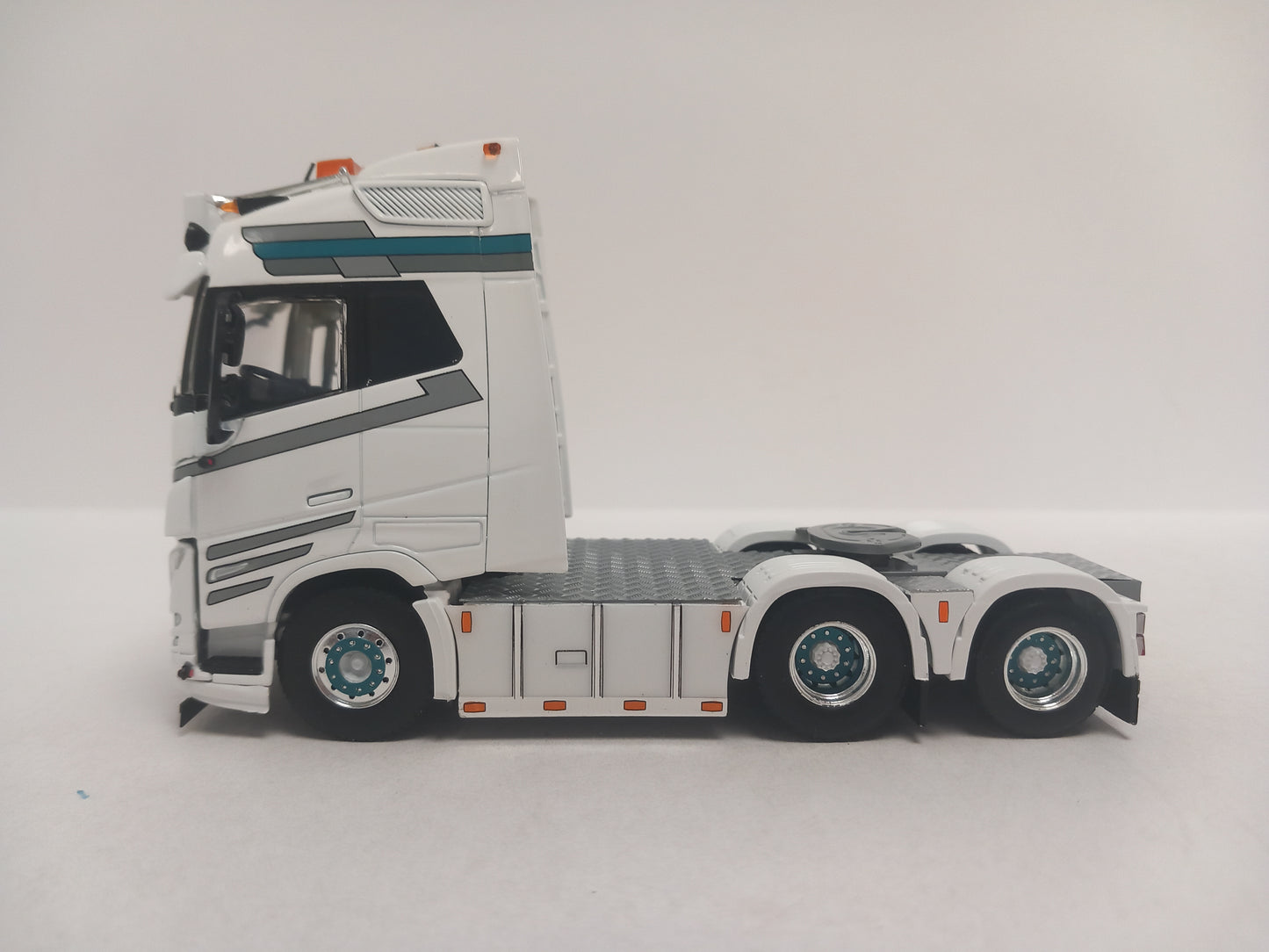 WSI 01-4611 LUTRA - VOLVO * LAST ONE *
