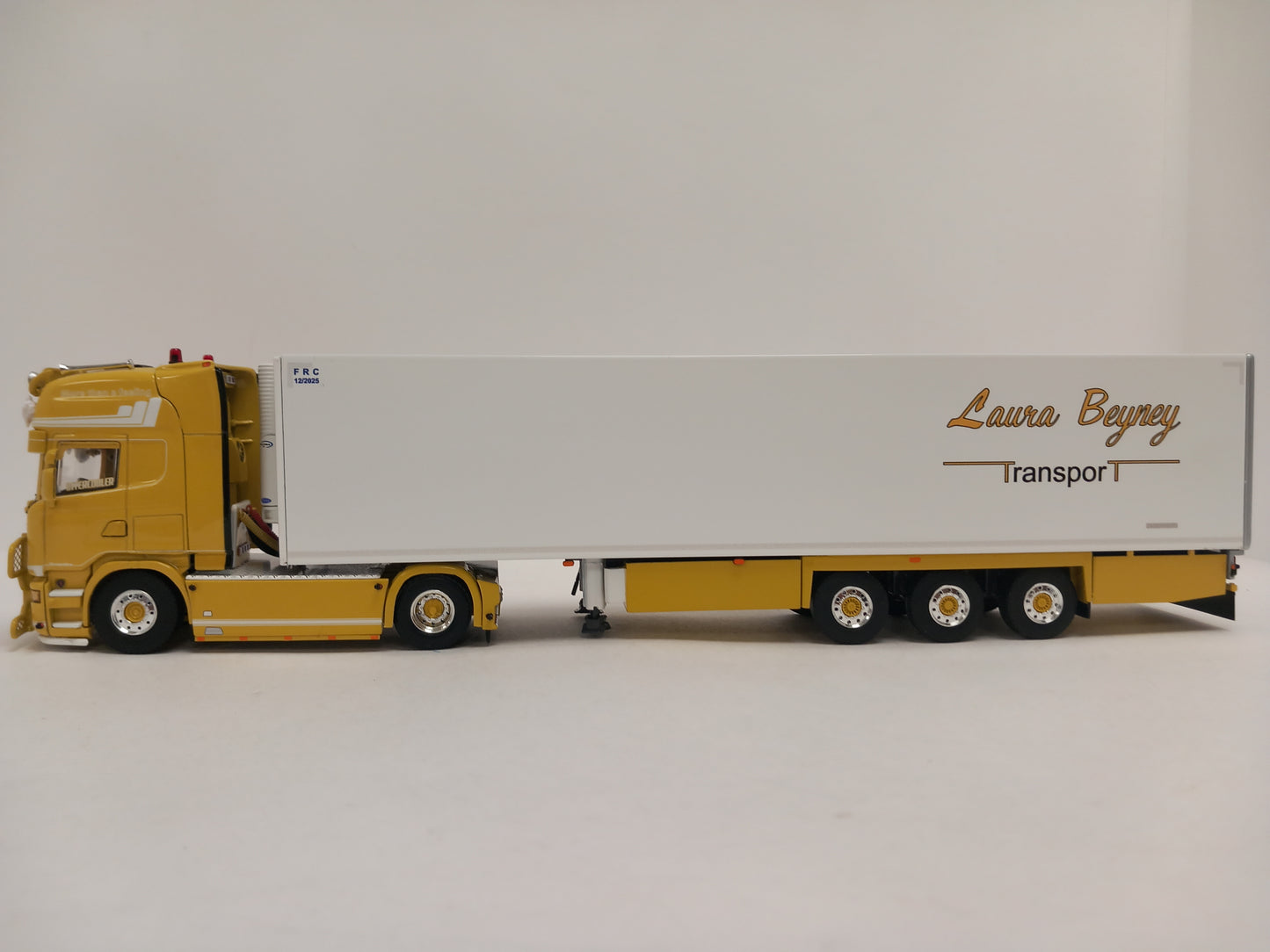 ARRIVAL WSI 01-4612 LAURATRANS - SCANIA