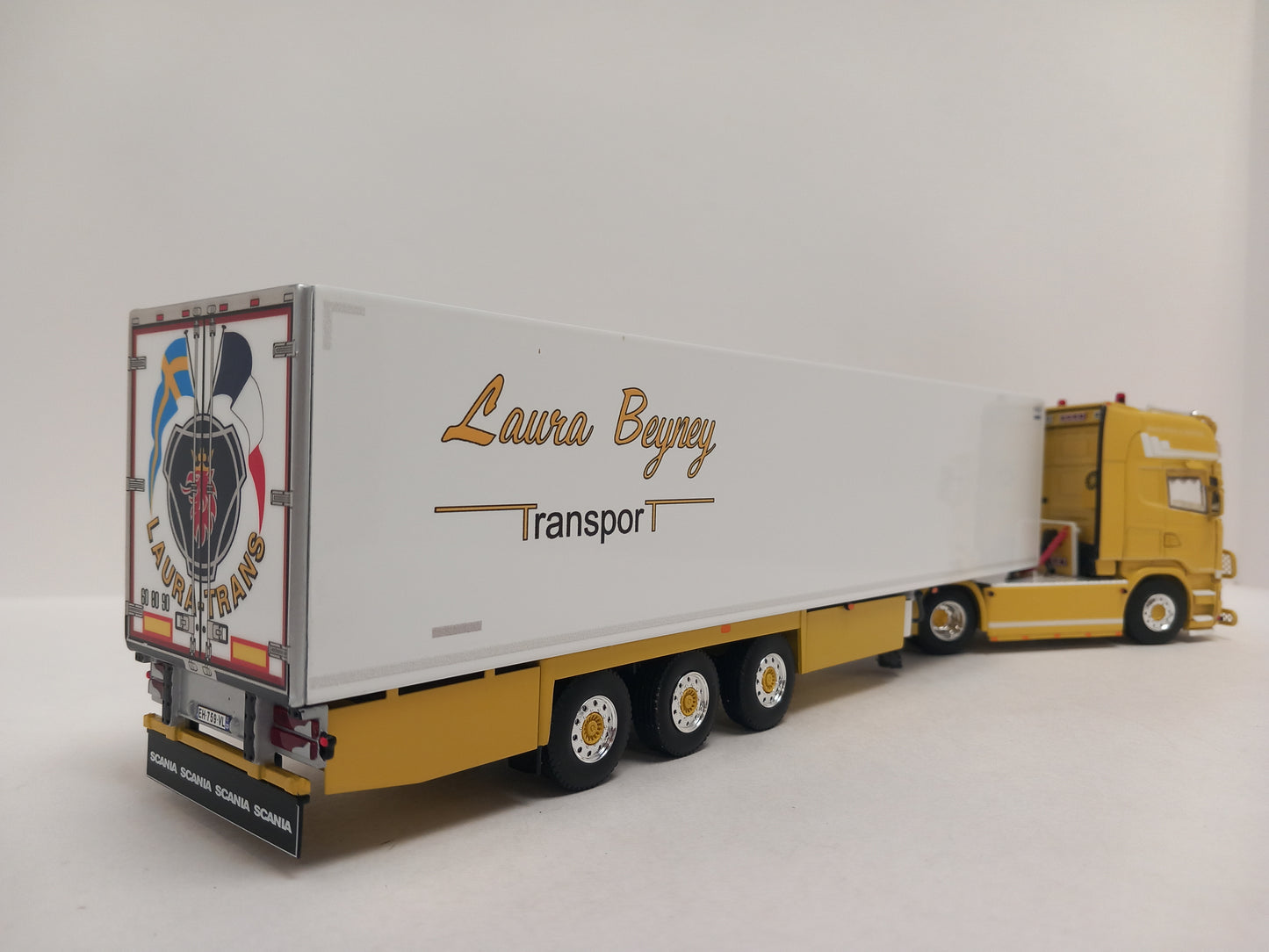 ARRIVAL WSI 01-4612 LAURATRANS - SCANIA