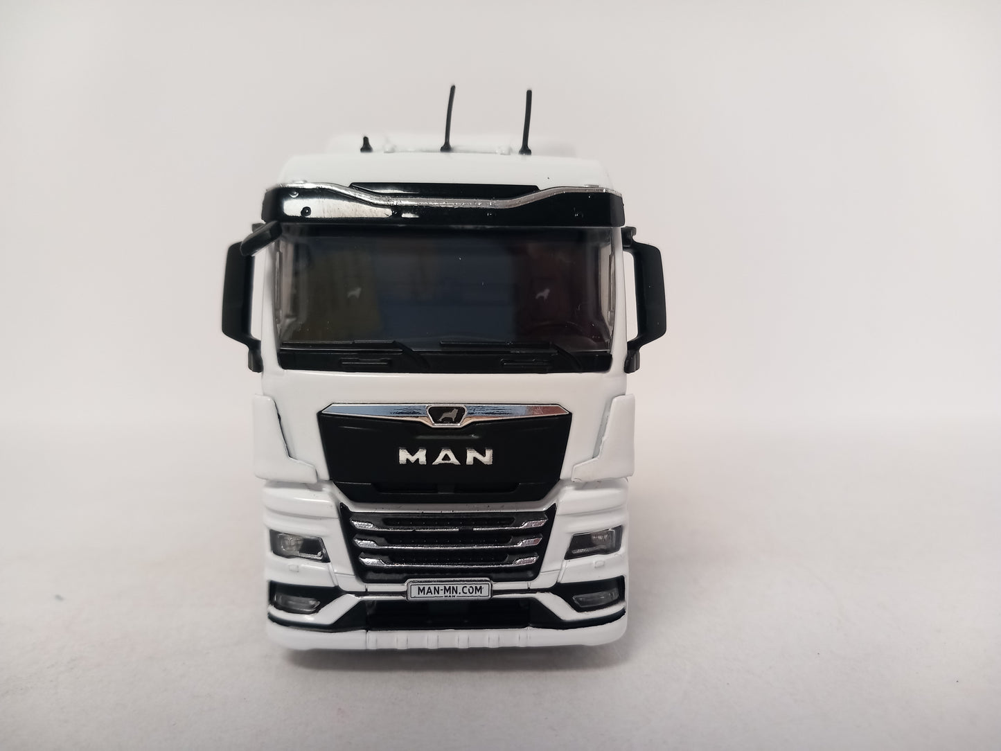 ARRIVAL WSI MAN 03-2062 - WHITE LINE TGX GM