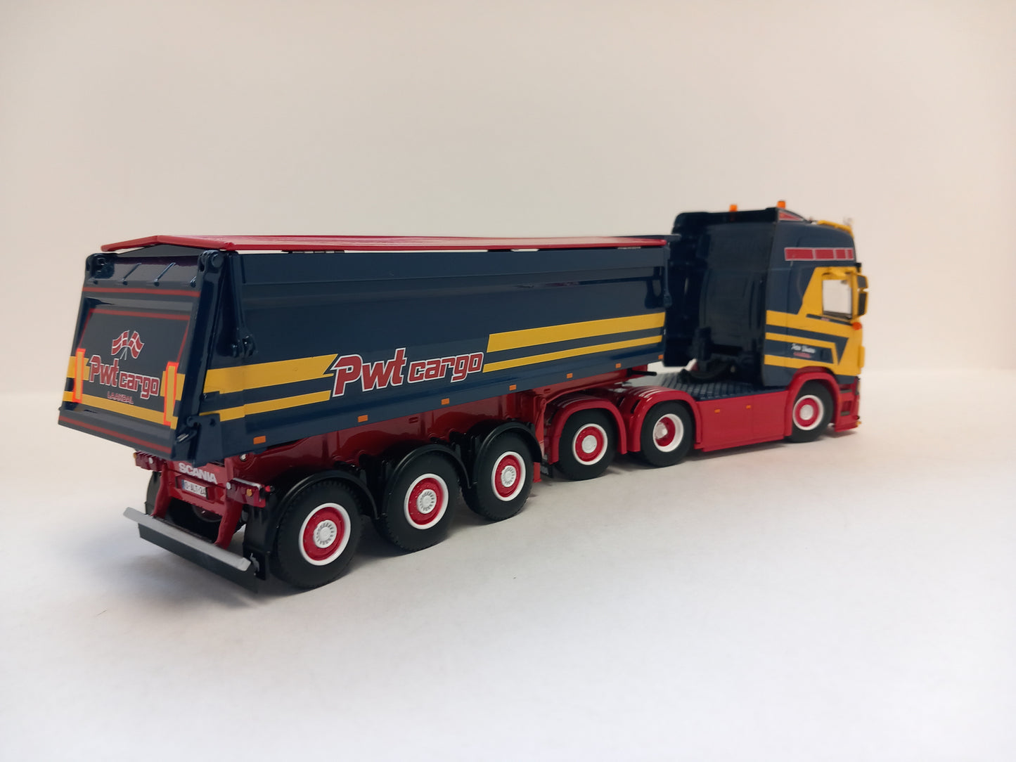 * FINAL REDUCTION * WSI 01-4399 PWT CARGO - SCANIA *LAST ONE*