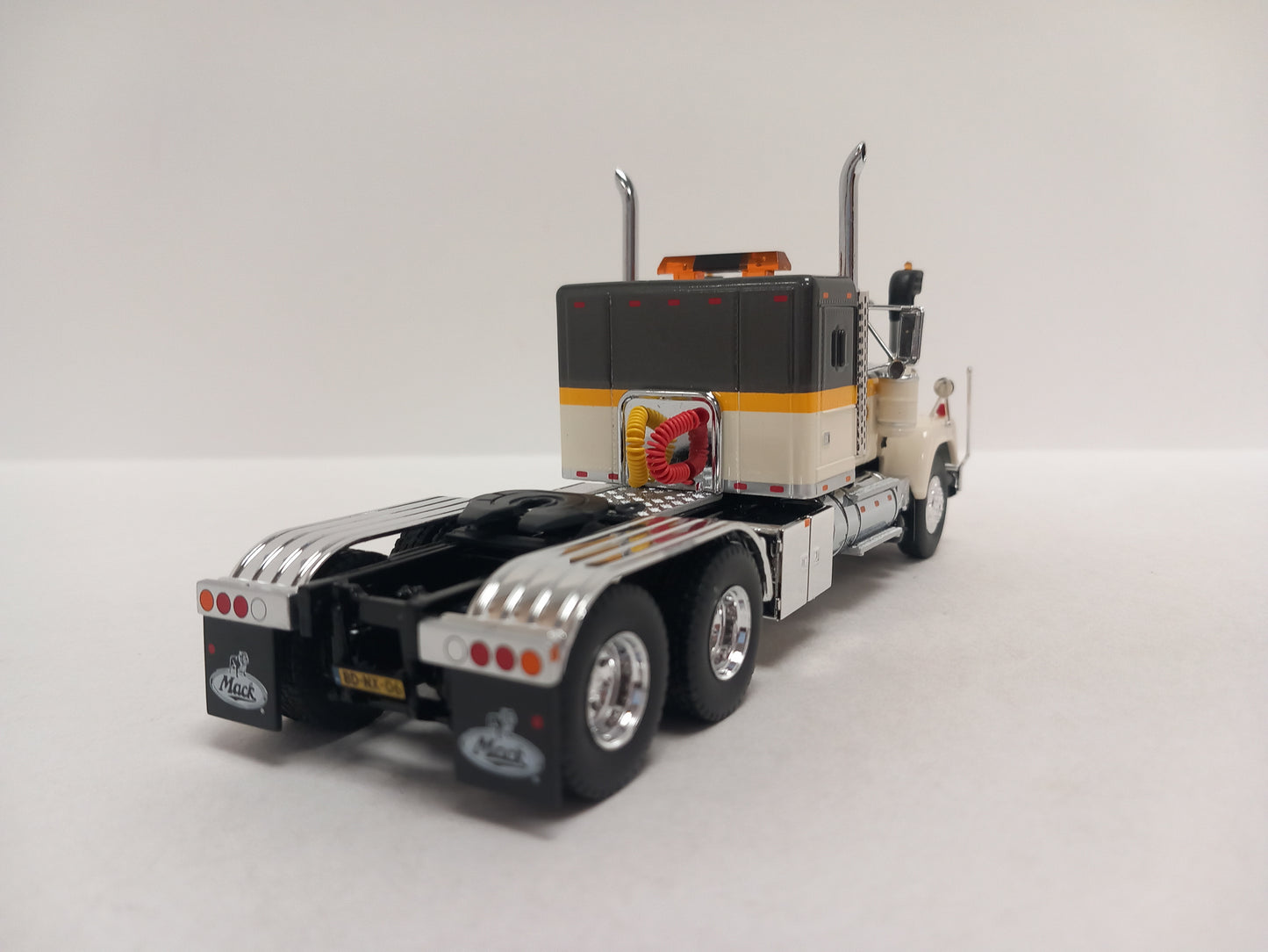 ARRIVAL TEKNO 87040 VAN DEN HERIK - MACK