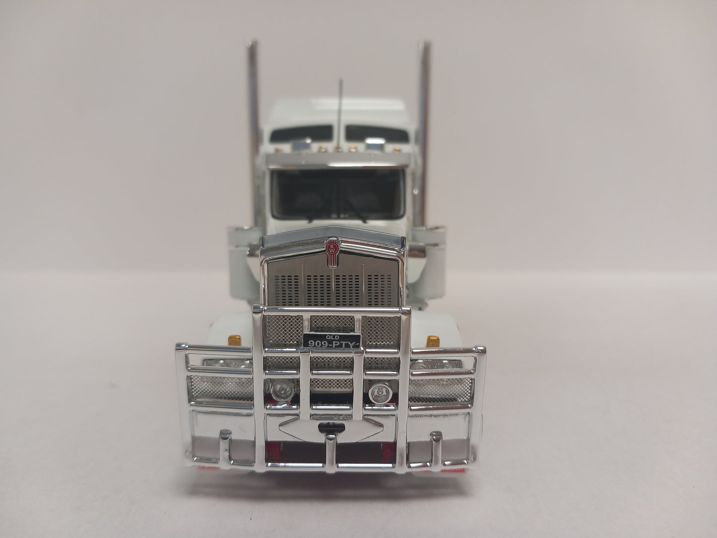 DRAKE Z01638 WHITE / RED - KENWORTH T909