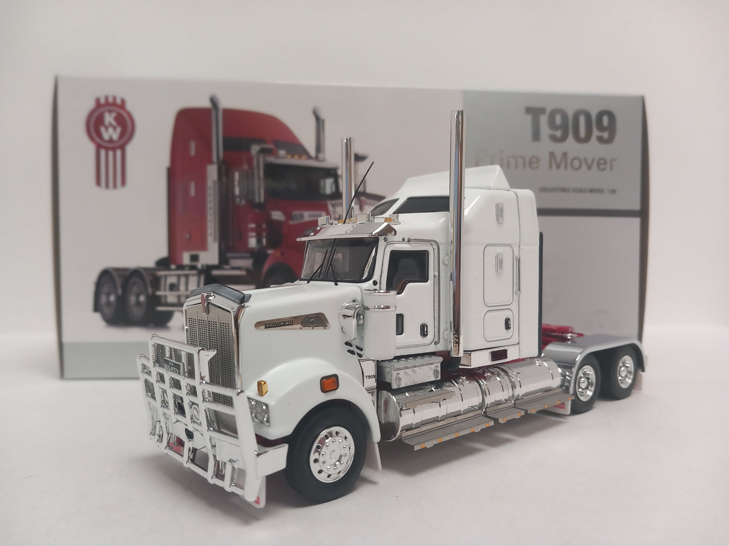 DRAKE Z01638 WHITE / RED - KENWORTH T909