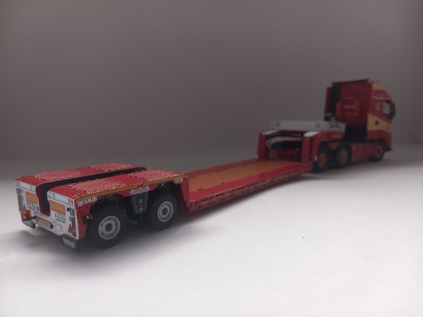 A ***REDUCED TO CLEAR*** ITEM WSI 01-4076 TORBEN RAFN - VOLVO