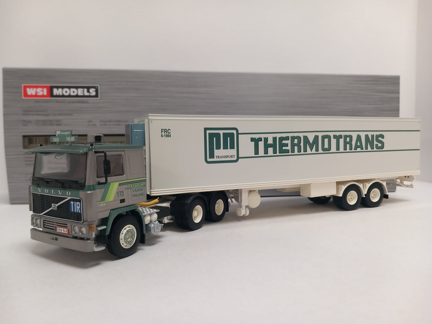 ARRIVAL WSI 01-4592 P.NYHOLM - VOLVO