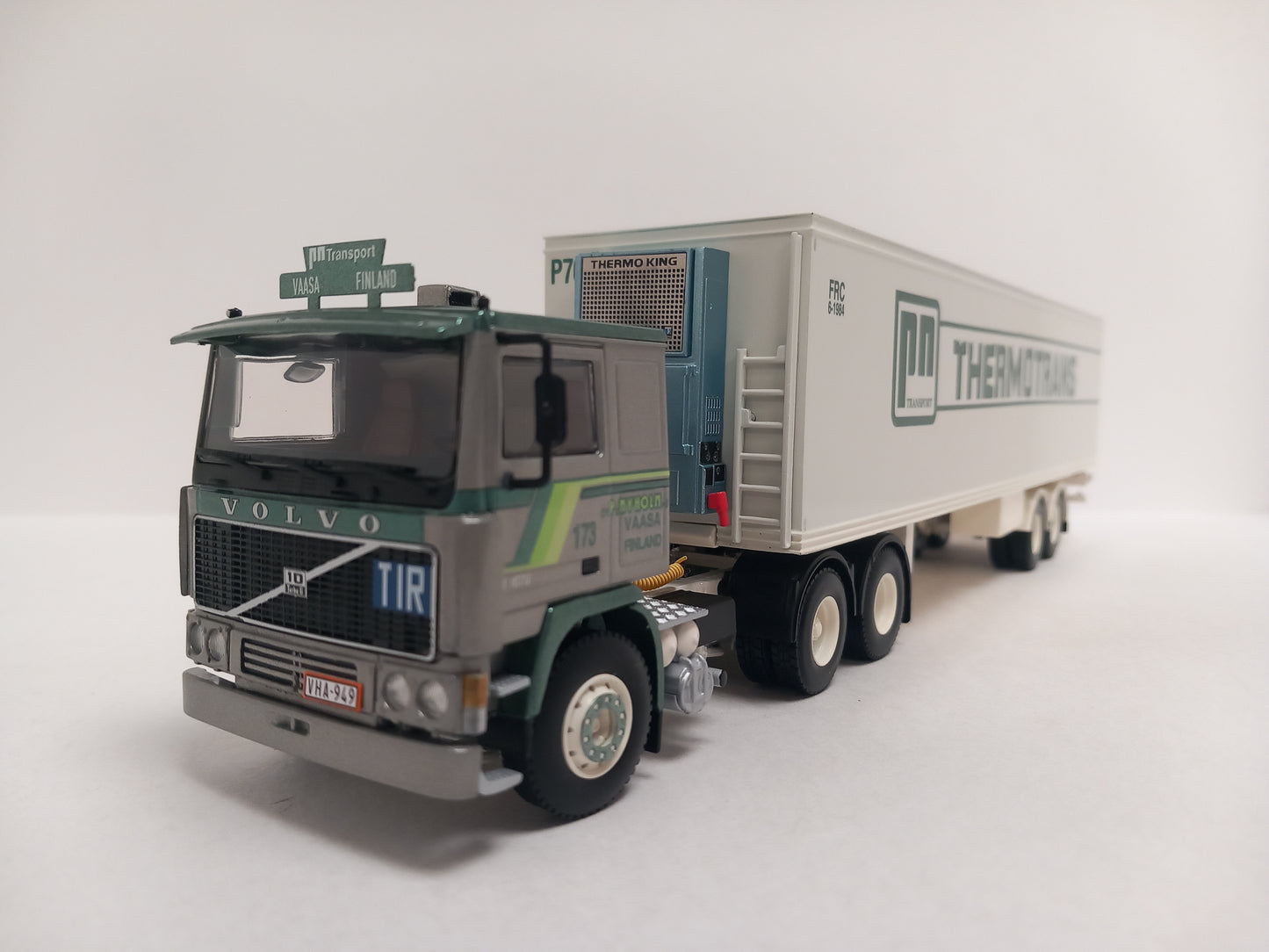 ARRIVAL WSI 01-4592 P.NYHOLM - VOLVO