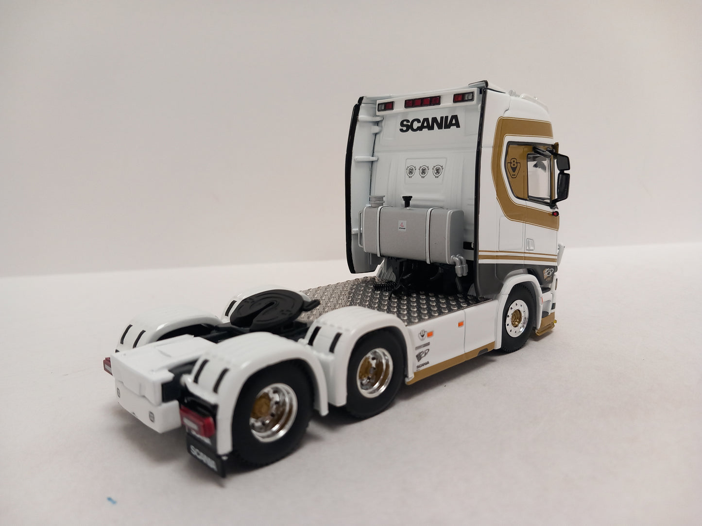 ARRIVAL WSI 01-4700 VERLHAC TPS - SCANIA