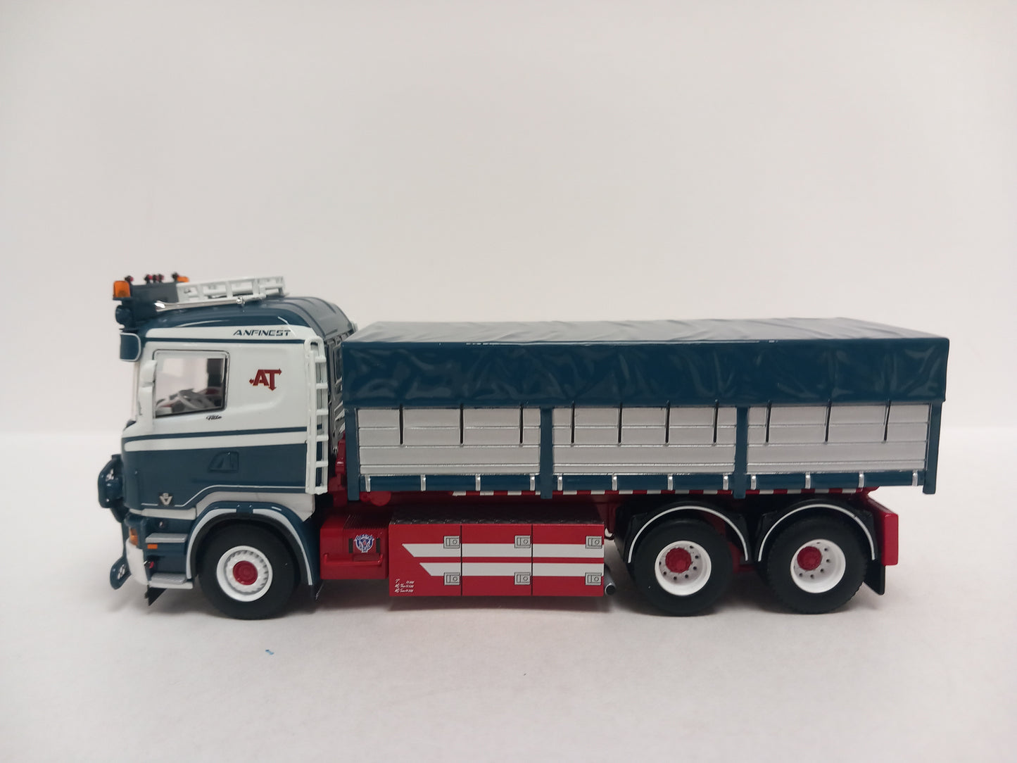 ARRIVAL  WSI 01-4748 ANFINEST - SCANIA