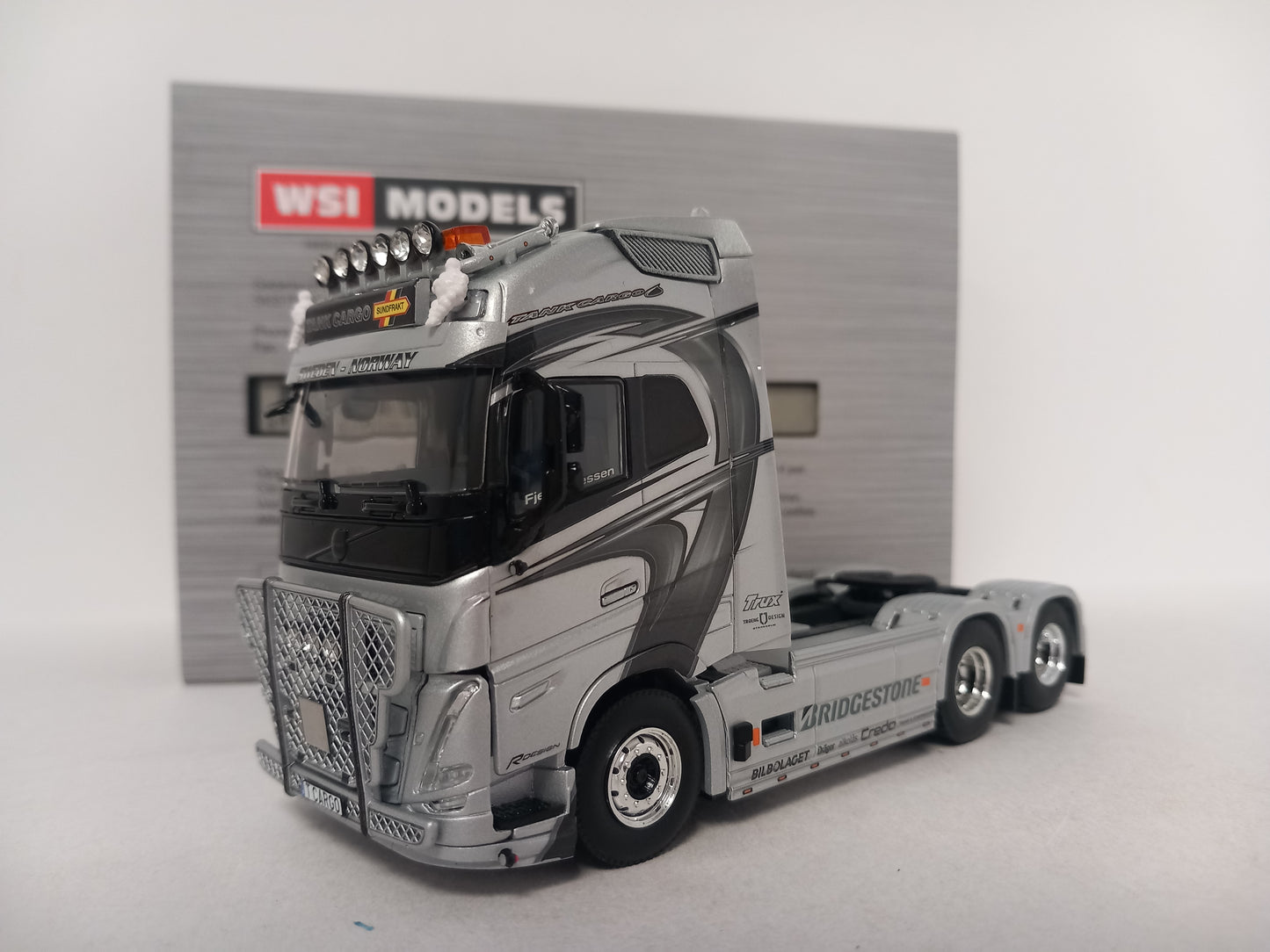 WSI VOLVO 01-4963 - Tank Cargo *Last One*