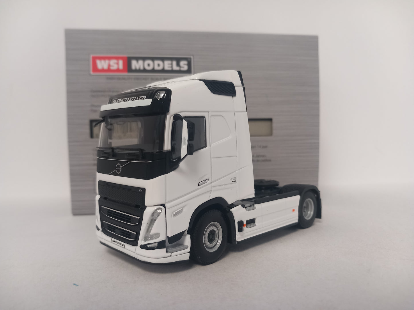 ARRIVAL WSI VOLVO 03-2059 - White Line
