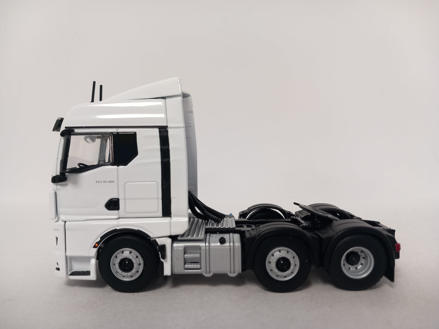 ARRIVAL WSI MAN 03-2062 - WHITE LINE TGX GM