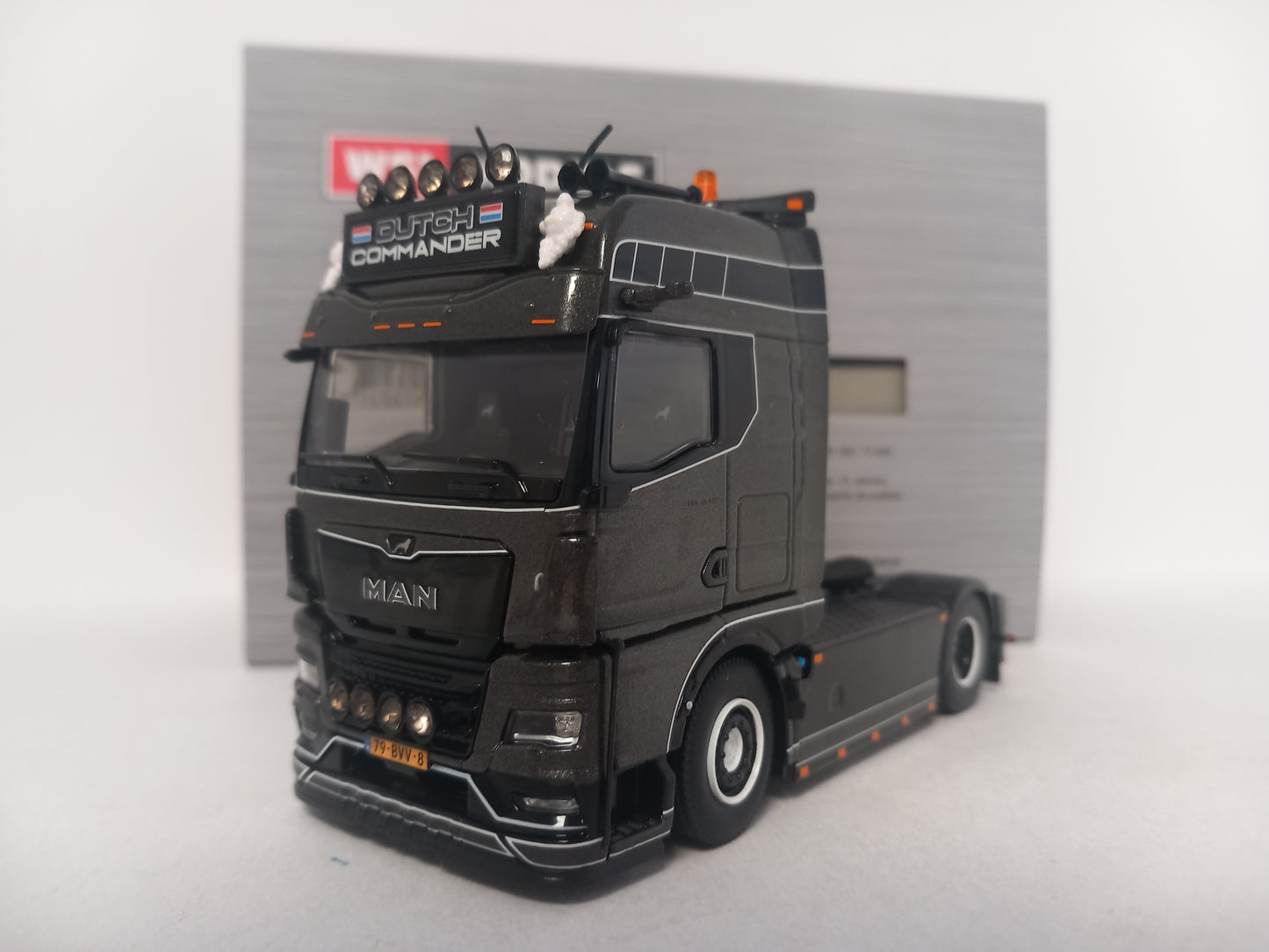 WSI MAN 04-2235 - DUTCH COMMANDER