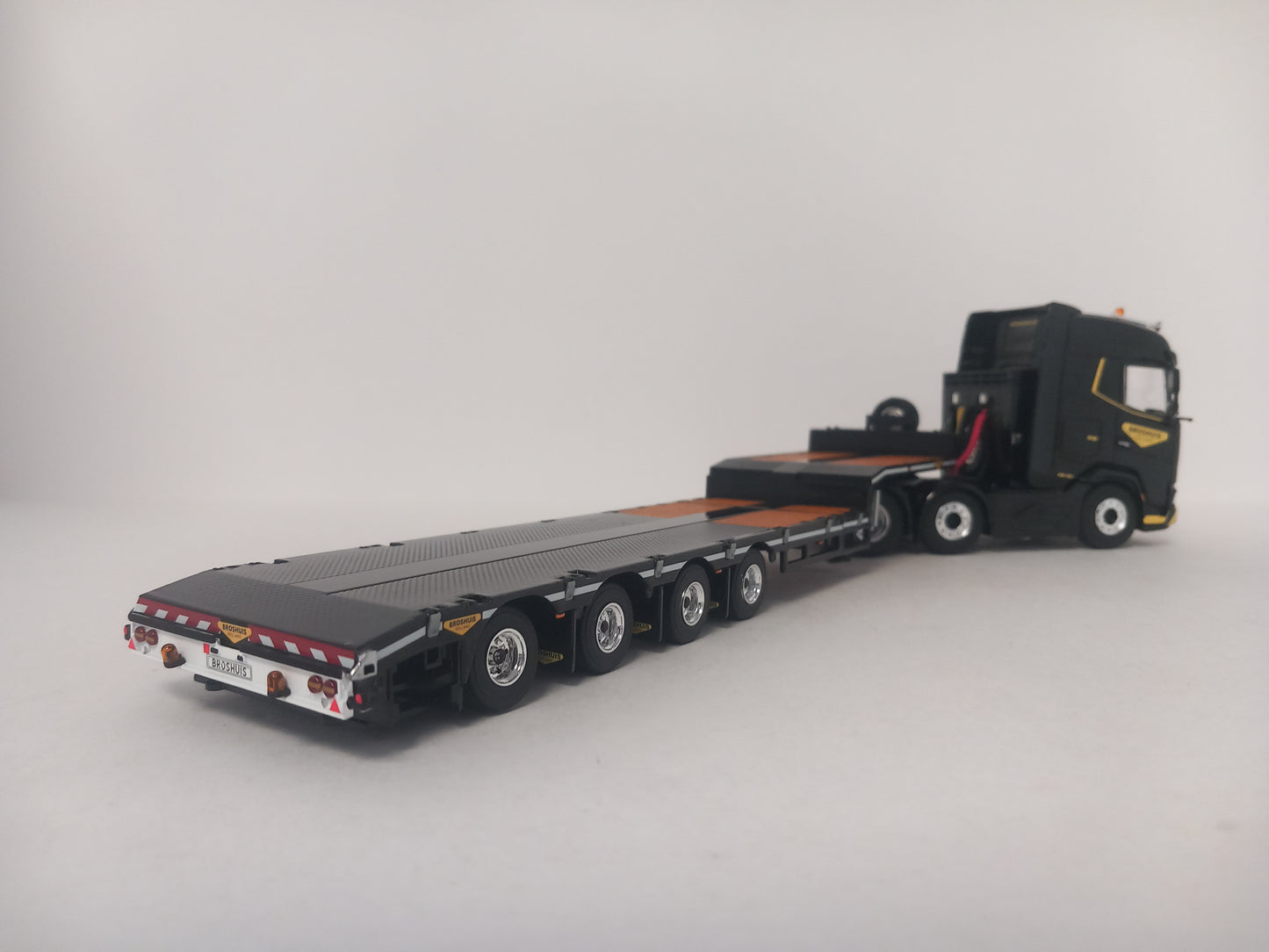 WSI DAF 04-2244 - Premium Line Broshuis XG *Last One*