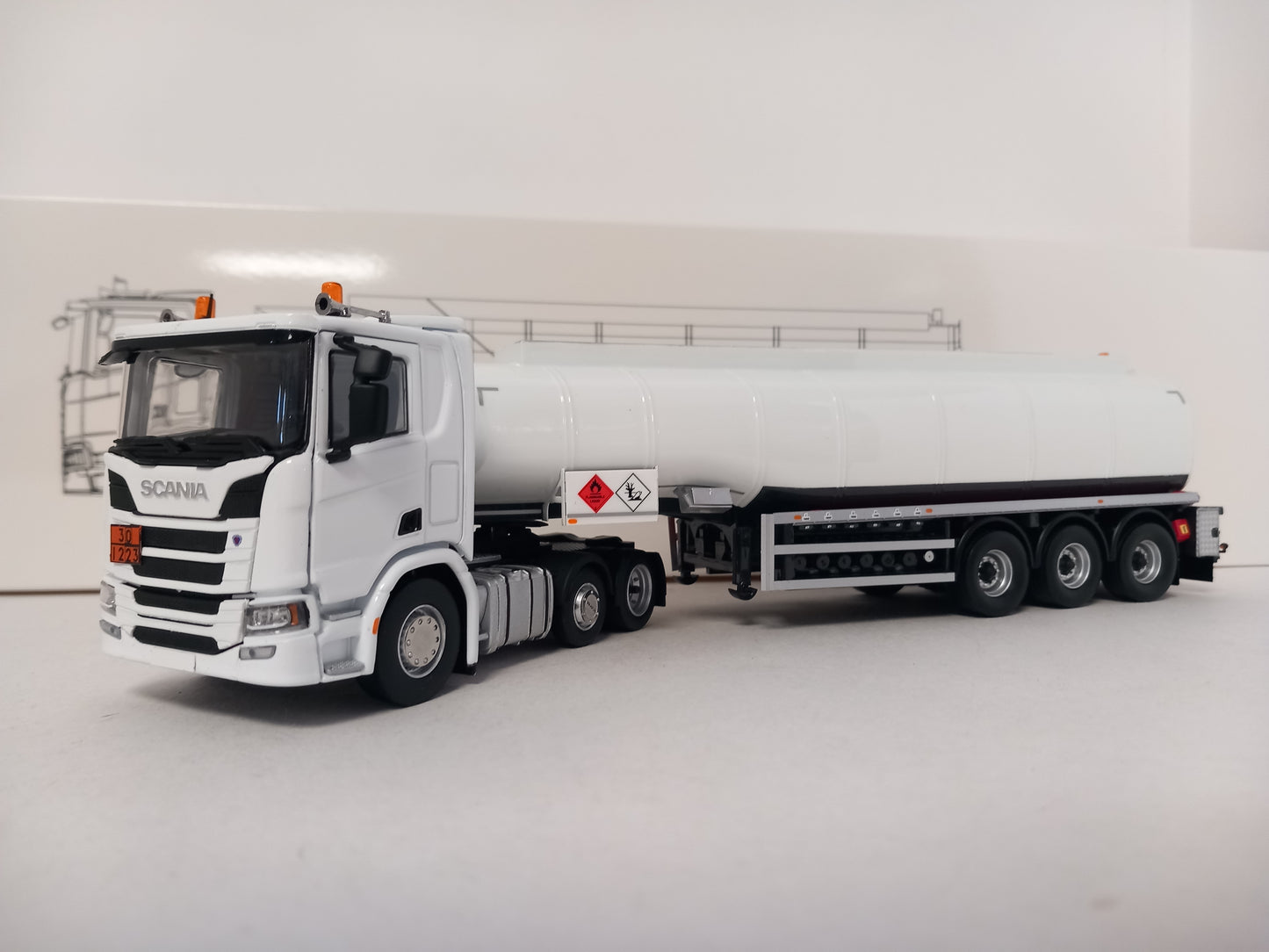 IMC SCANIA 33-0219 - PREMIUM TANKER
