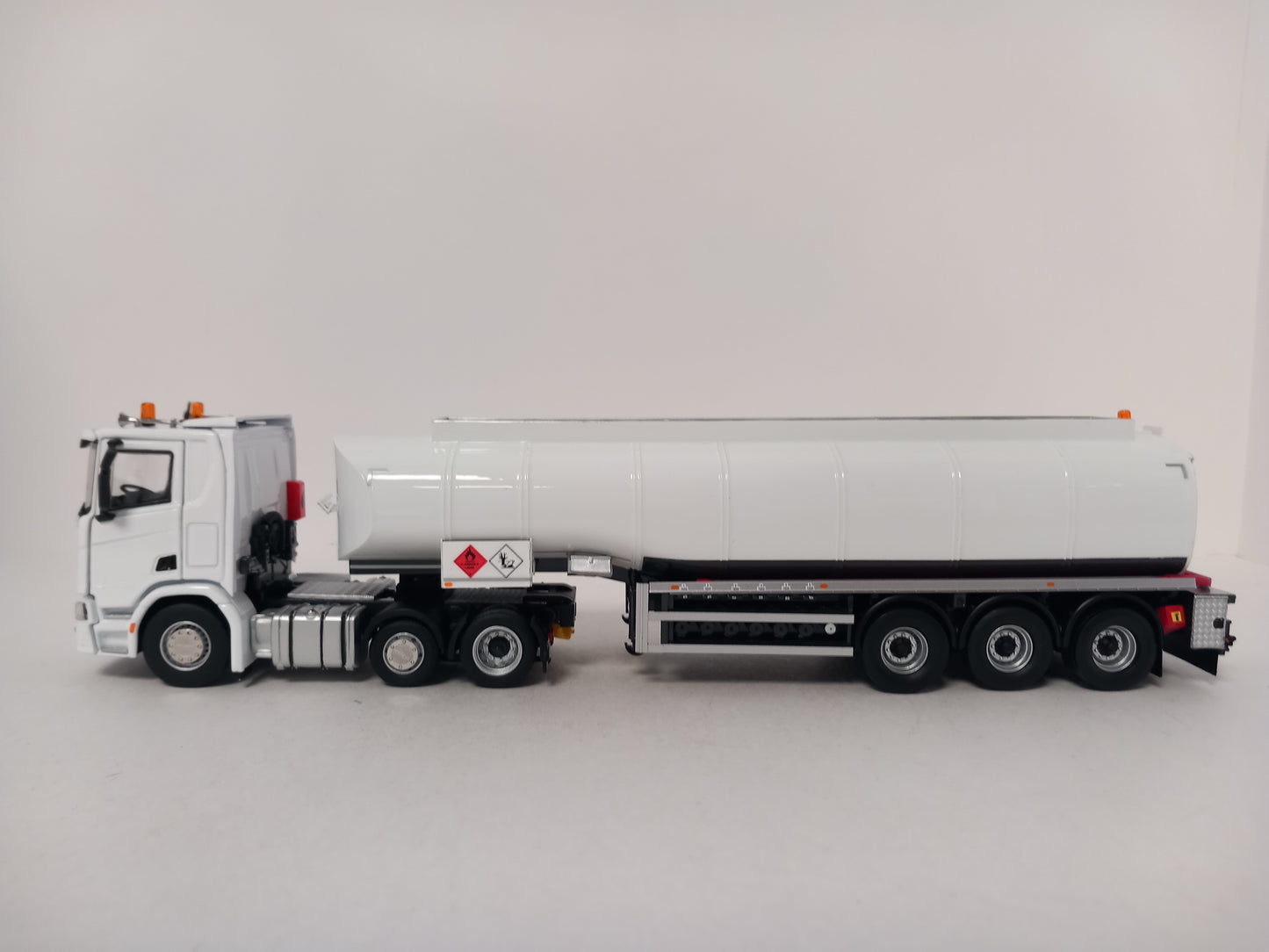 IMC SCANIA 33-0219 - PREMIUM TANKER