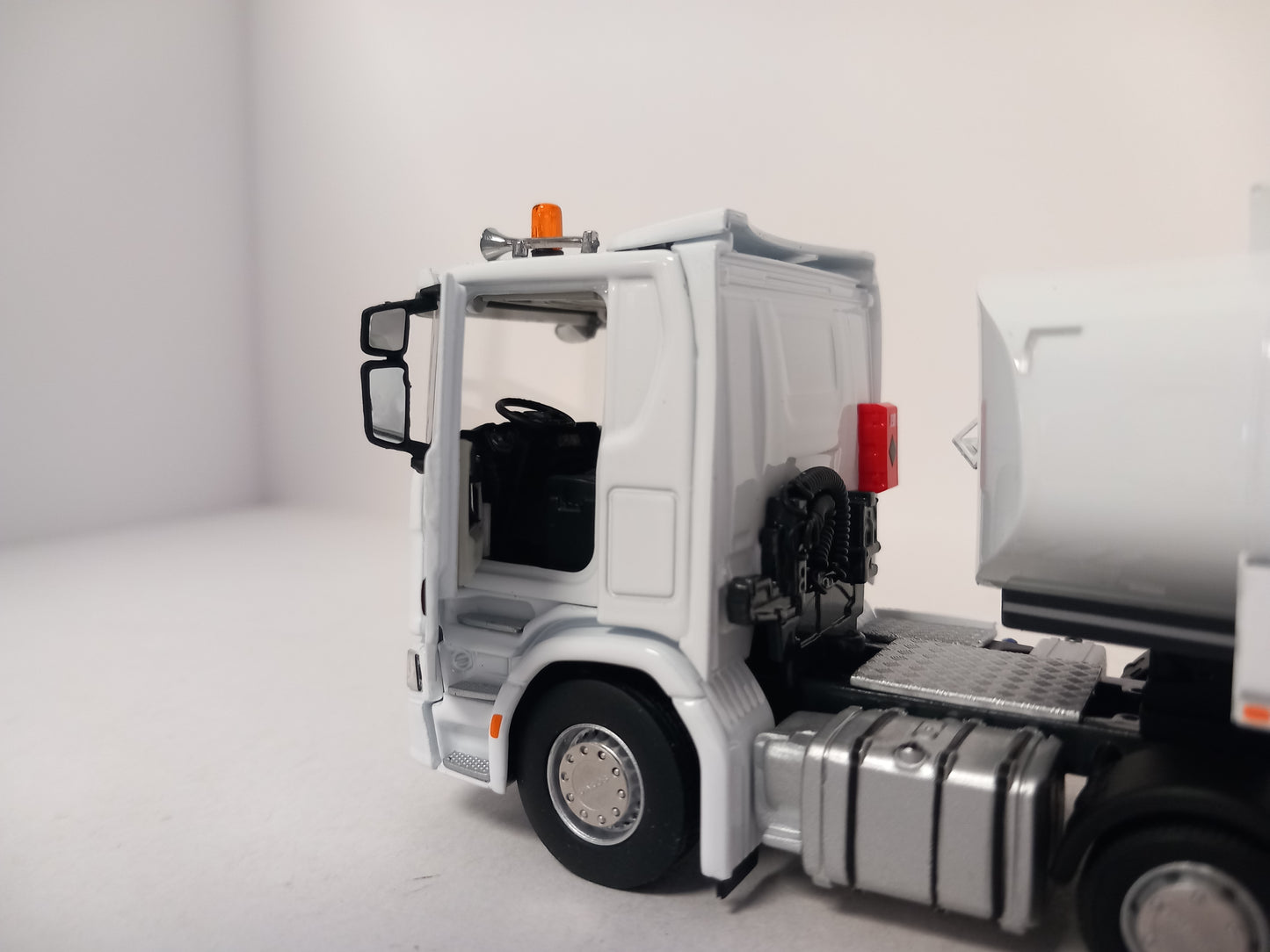 IMC SCANIA 33-0219 - PREMIUM TANKER
