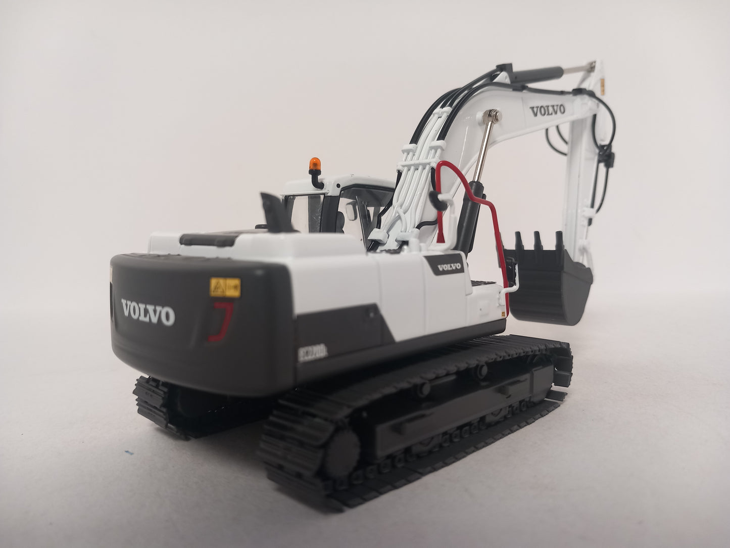 WSI VOLVO 64-2017 - Premium Line EC220D