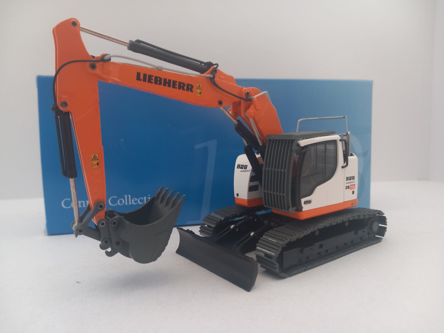 CONSTRUCTION - CONRAD 2204-10 LIEBHERR R926 EXCAVATOR