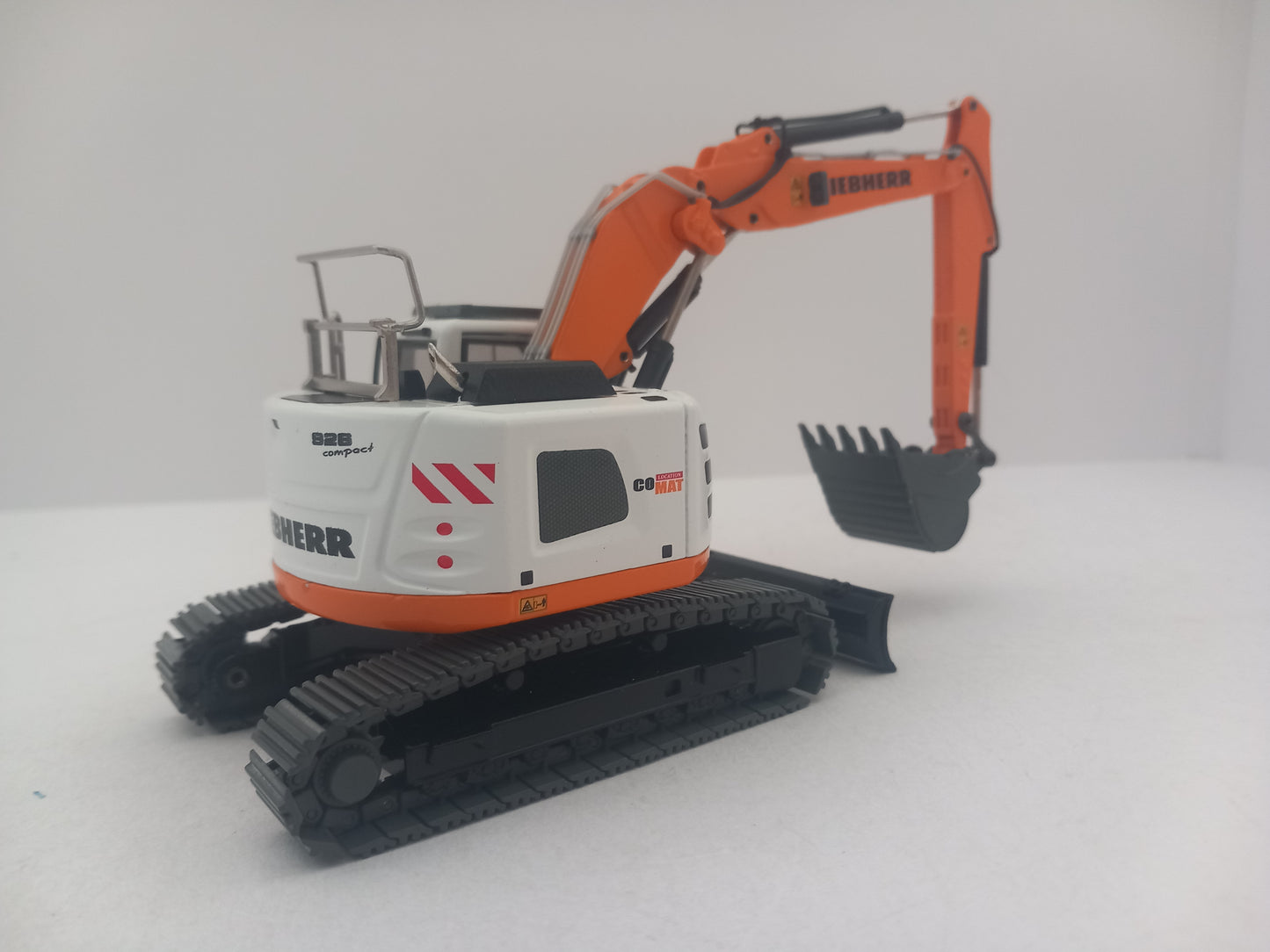 CONSTRUCTION - CONRAD 2204-10 LIEBHERR R926 EXCAVATOR