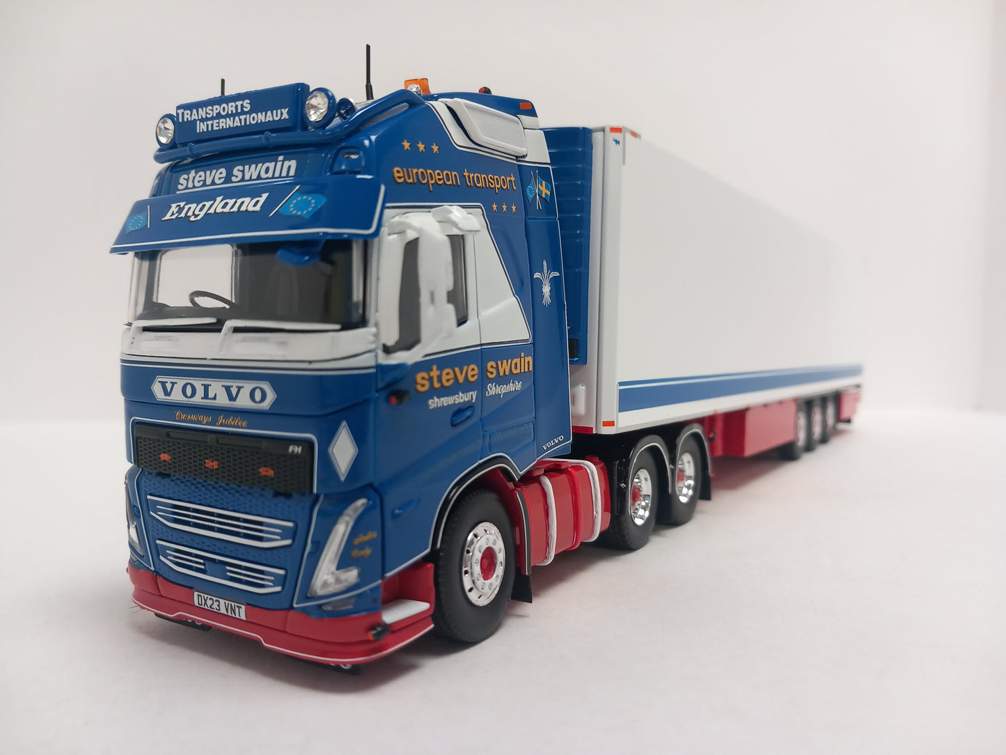 ARRIVAL TEKNO 85729 STEVE SWAIN - VOLVO