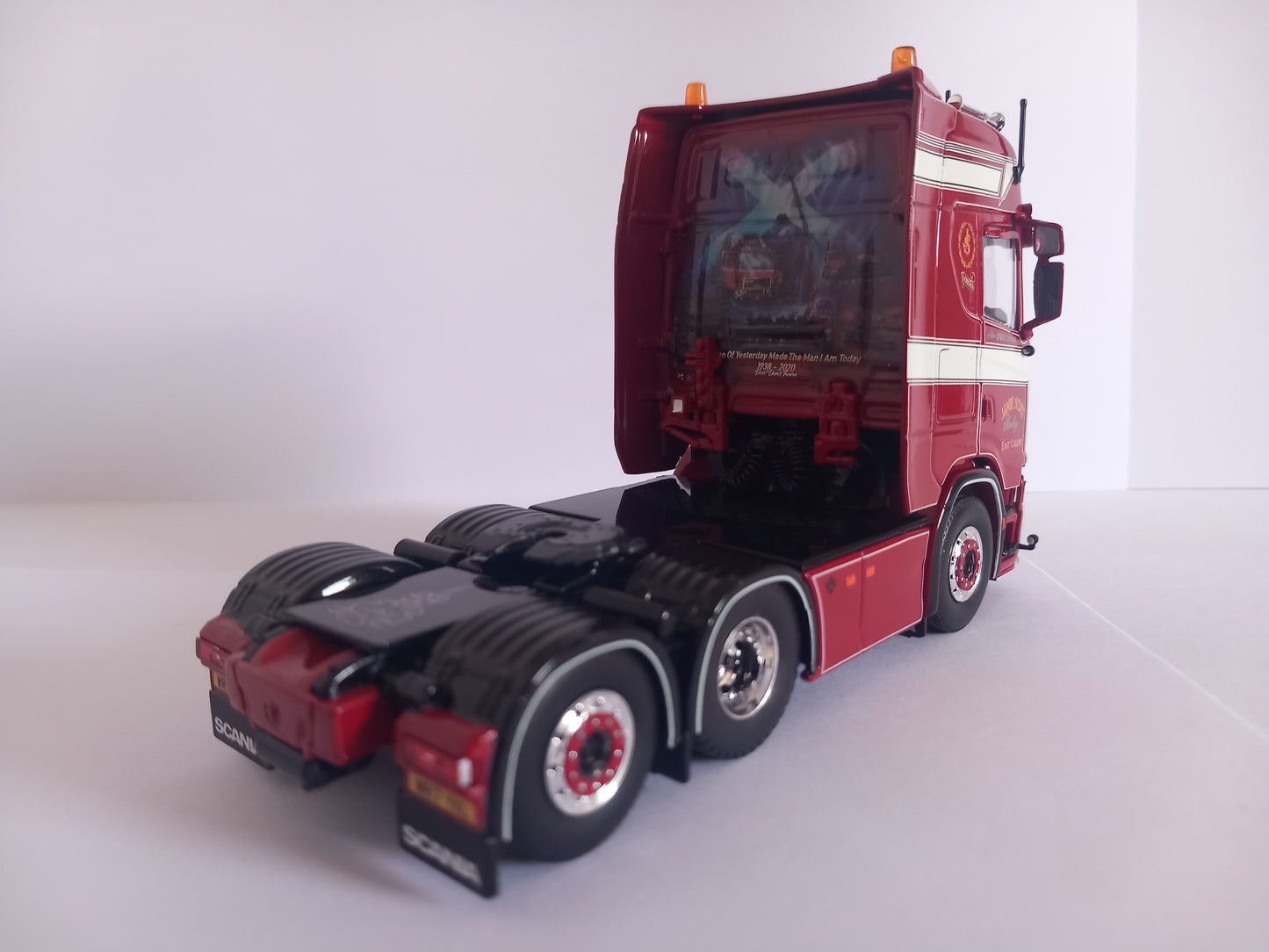 ARRIVAL TEKNO SCANIA 86012 - Jamie Scott
