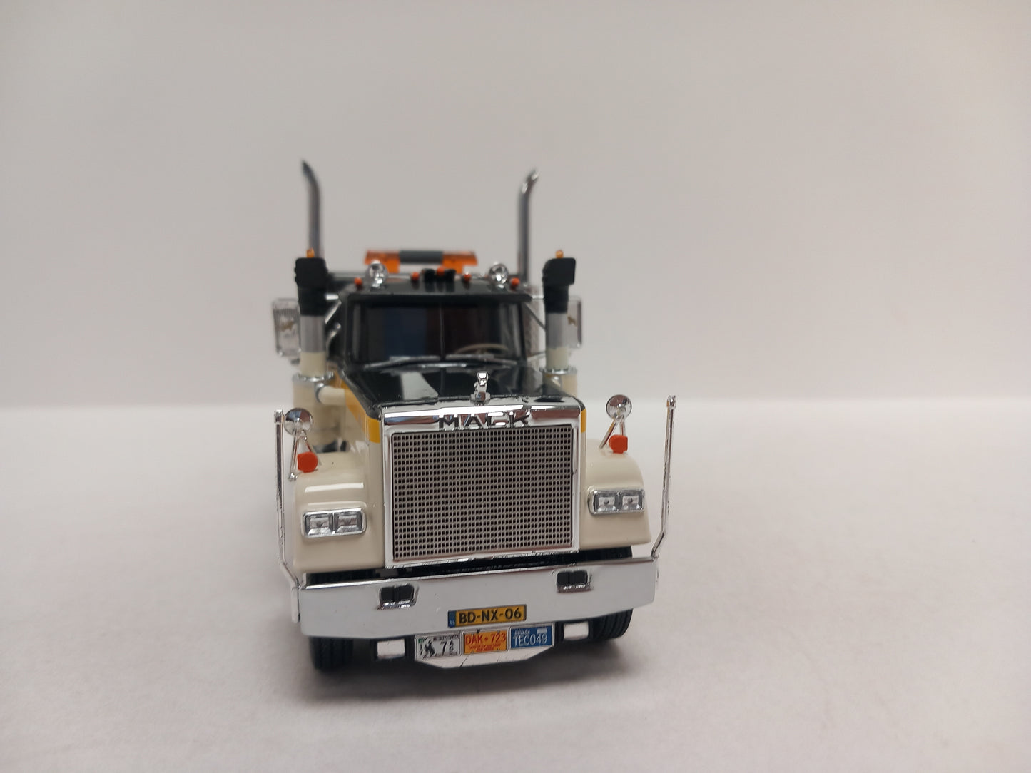 ARRIVAL TEKNO 87040 VAN DEN HERIK - MACK