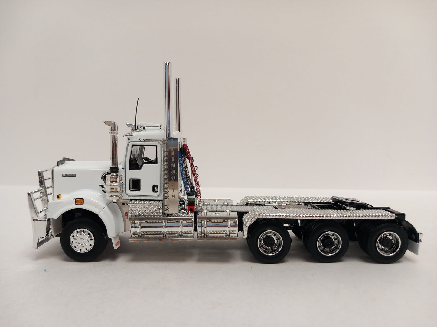 DRAKE Z01646 WHITE / BLACK C509 - KENWORTH