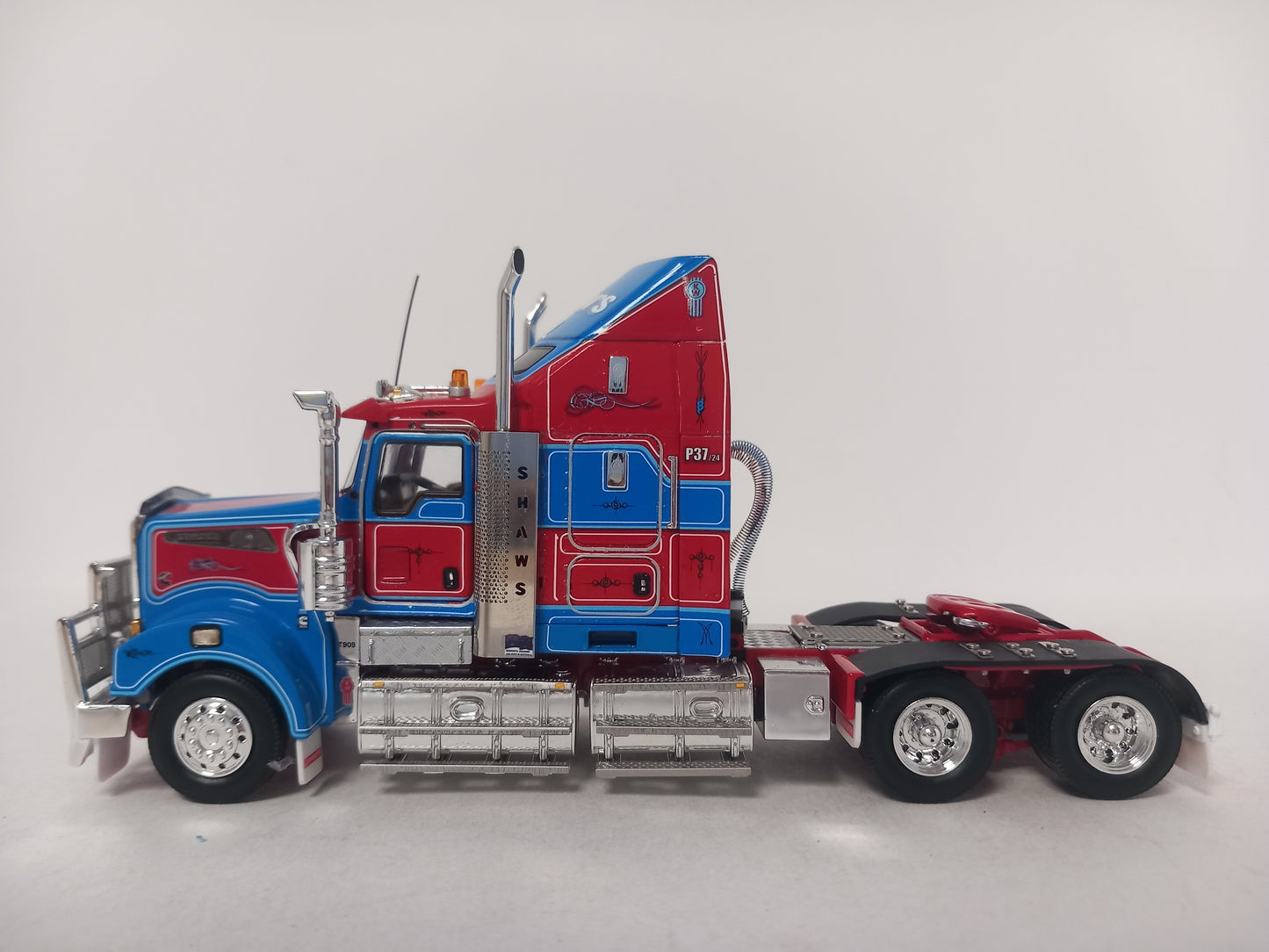 ARRIVAL  DRAKE KENWORTH T909 Z01666 - Shaws Transport *Last One*
