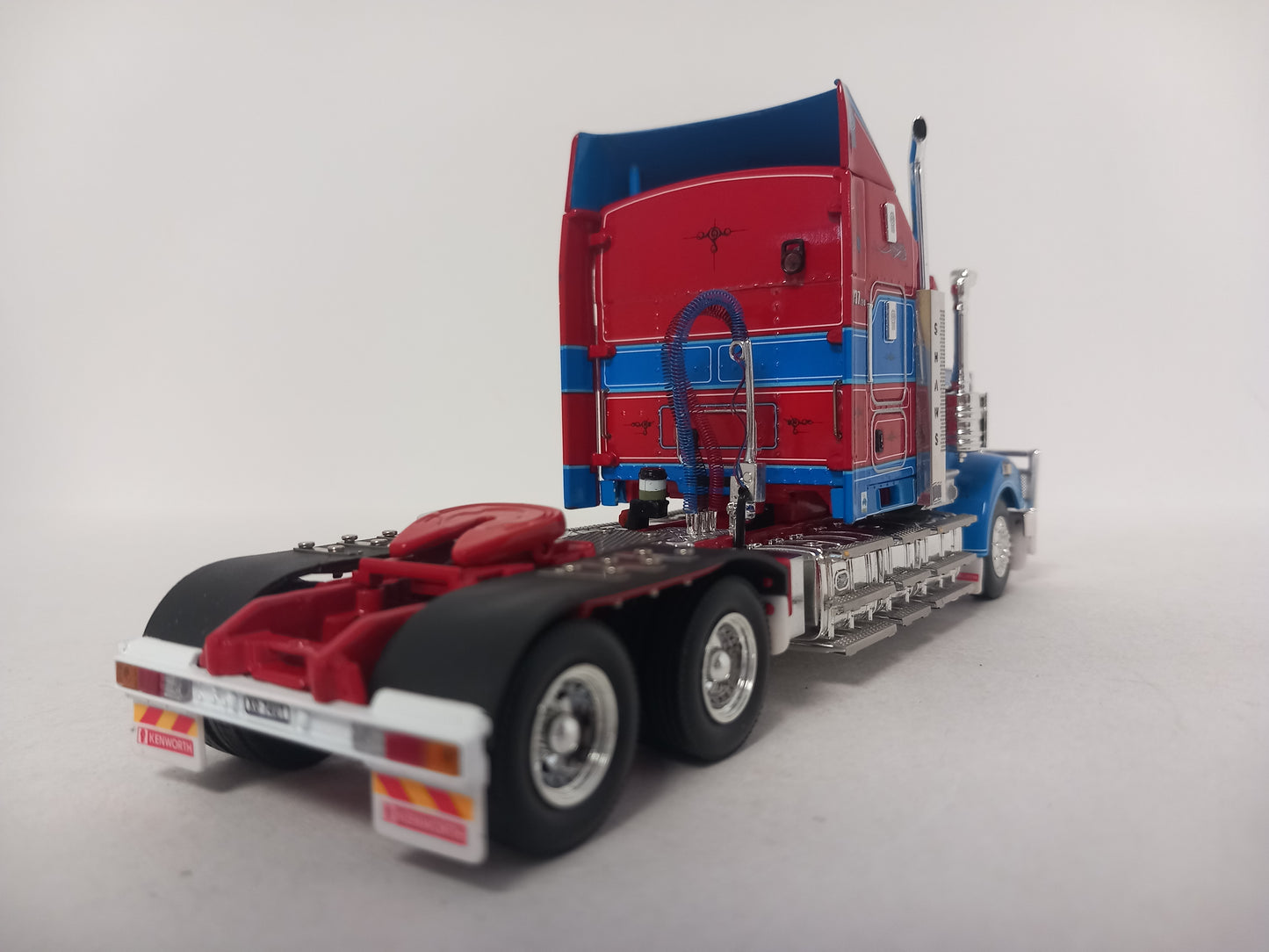 ARRIVAL  DRAKE KENWORTH T909 Z01666 - Shaws Transport *Last One*