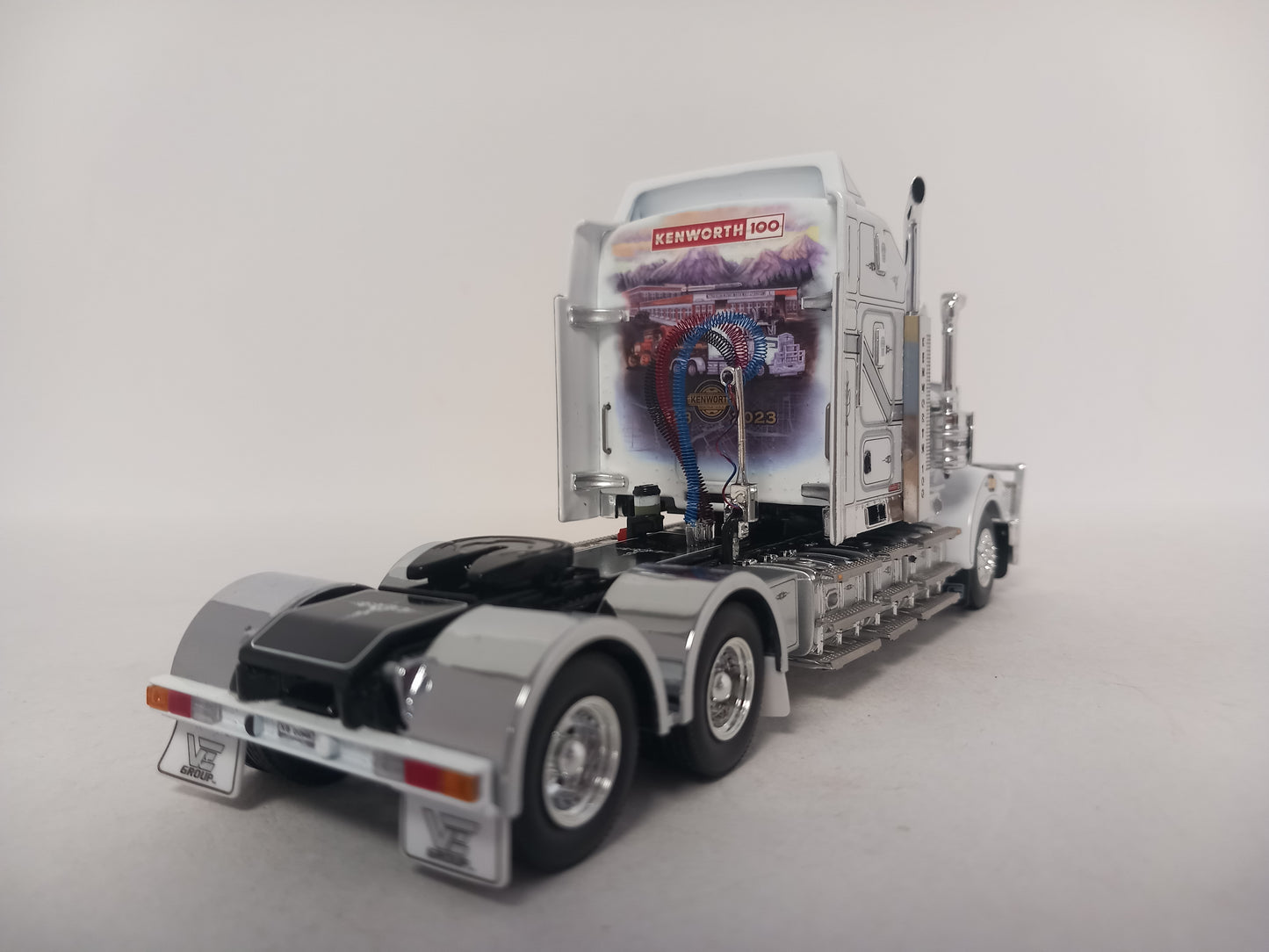 ARRIVAL DRAKE KENWORTH T909 Z01668 - VE Group *Low Stock*